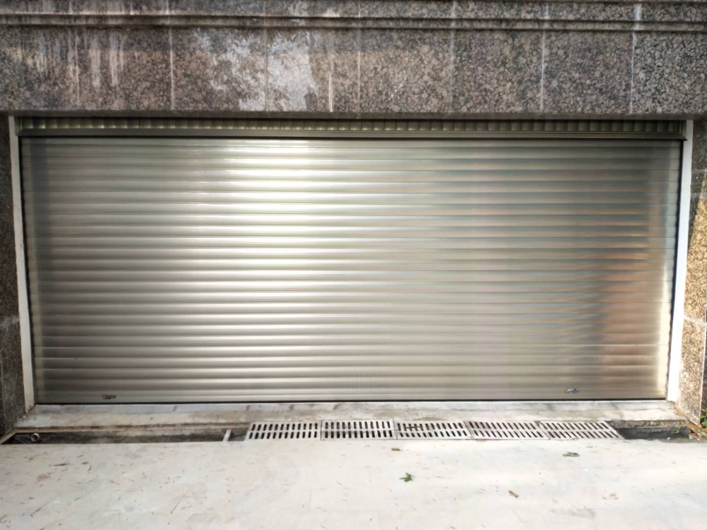 自動(dòng)車庫門怎么做好氧化？